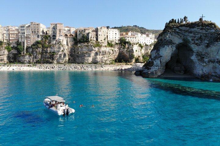 private tour with skipper from Tropea to Capo Vaticano with aperitif
