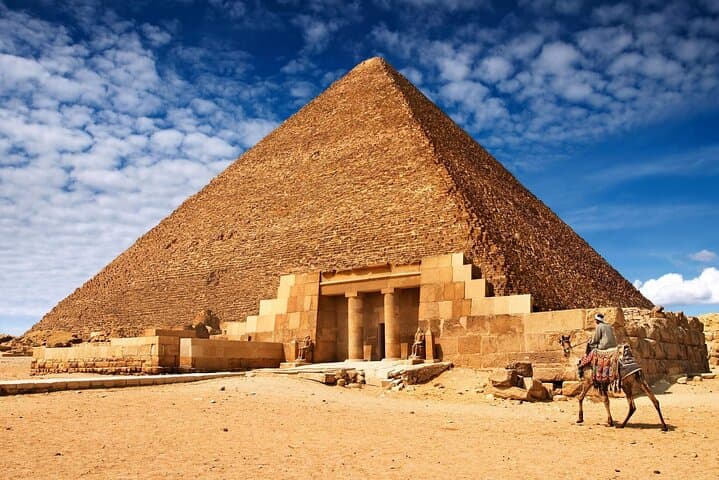 8-Hour Tour Giza Pyramids, Egyptian Museum and Cairo Bazaar