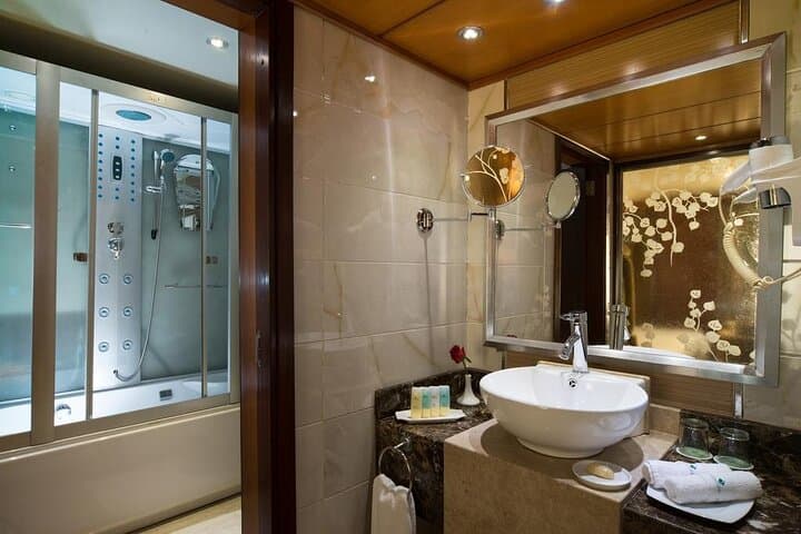 6-Day Egypt Package, Nile Cruise from Aswan to Luxor by Flights