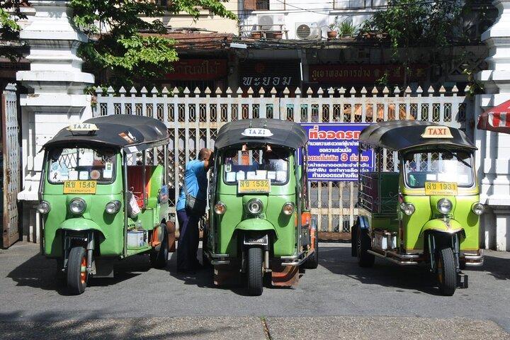 Bangkok: Michelin Guide Street Food Tour by Tuk Tuk