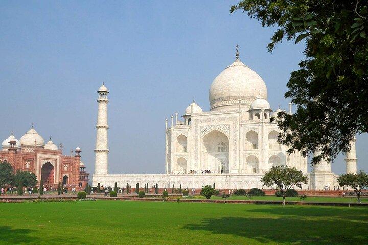 From Agra: Taj Mahal Sunrise, Agra Fort & Baby Taj Tour