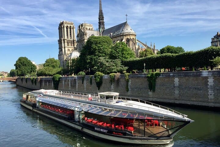 Paris - One Hour Seine River Cruise with Recorded Commentary