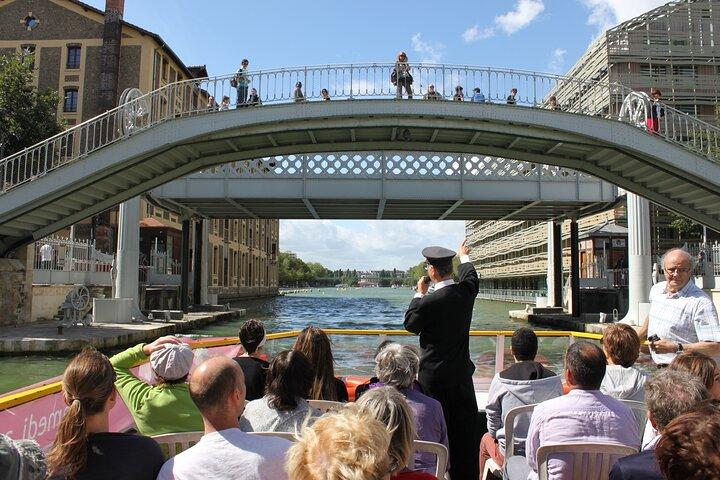 Dinner Cruise and Private Illumination Tour with Hotel Pickup