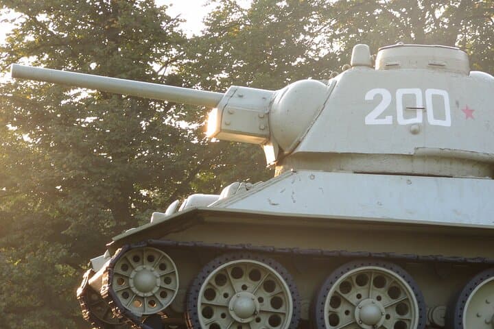 Private Walking Tour: World War 2 and Cold War Sites in Berlin