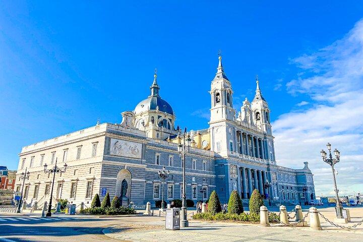 Madrid : Puerta del Sol, Plaza Mayor and Royal Palace