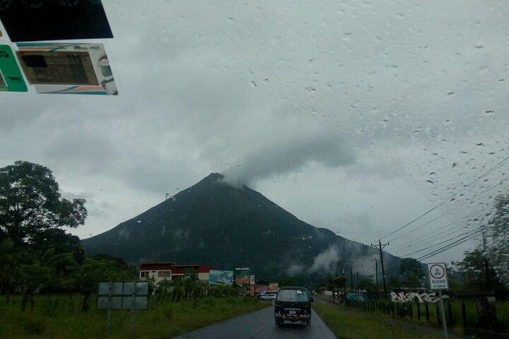 Arenal Volcano Hike and Hot Springs Tour from San Jose