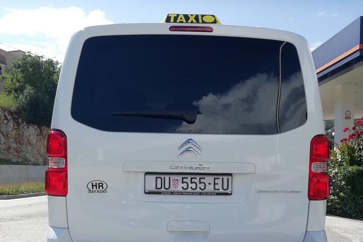 Private Transfer by 8 seats van from or to the Dubrovnik Airport