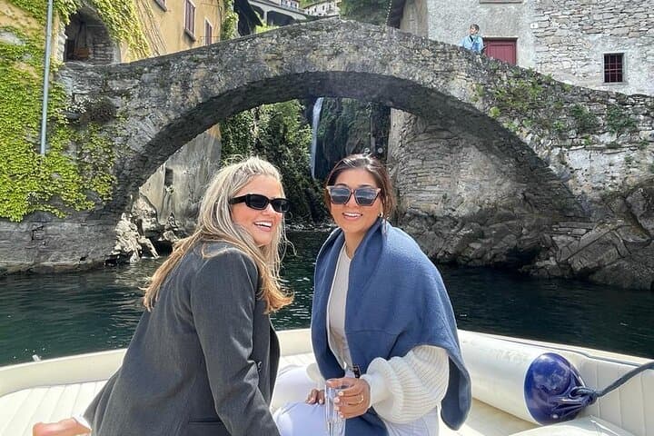 1 Hour Private and Guided Cruise to Lake Como Mostes motorboat