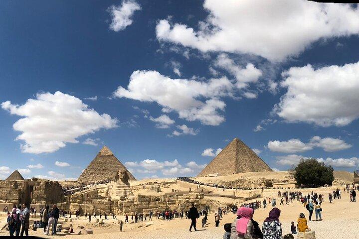 Full Day Tour to Giza Pyramids, Sphinx, Egyptian Museum, Khan el-Khalili Bazaar