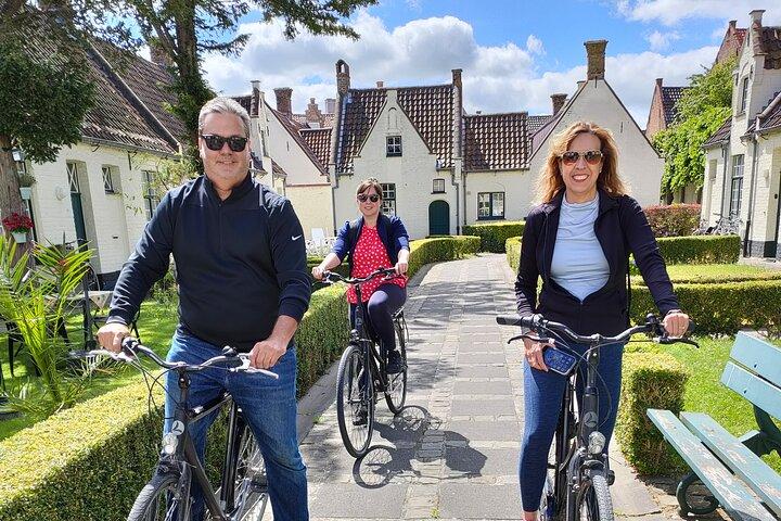 Bruges: bike ride, chocolate tasting, windmills, hidden corners!