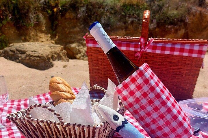 Private Lisbon Coastal Tour – Arrábida, Sesimbra and Beach Picnic