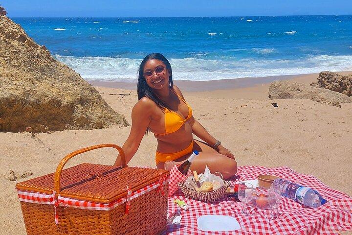 Private Lisbon Coastal Tour – Arrábida, Sesimbra and Beach Picnic