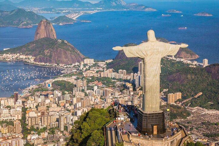 City Tour Full VIP - Corcovado Train + Churrascaria Rodízio