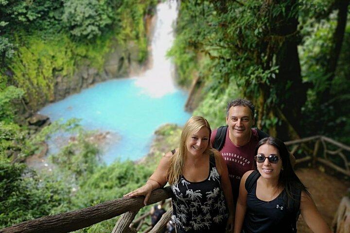 Río Celeste Waterfall and Sloth Watching Tour From Guanacaste