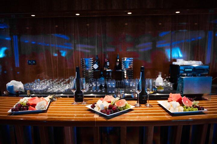 Ocean Vision: Show & Dance Night with buffet, open bar & transfer