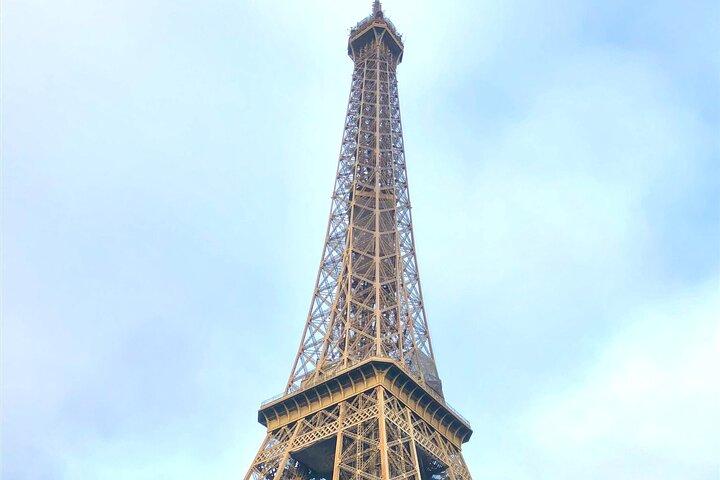 Experience a Decadent French Picnic with Wine Pairing in Paris