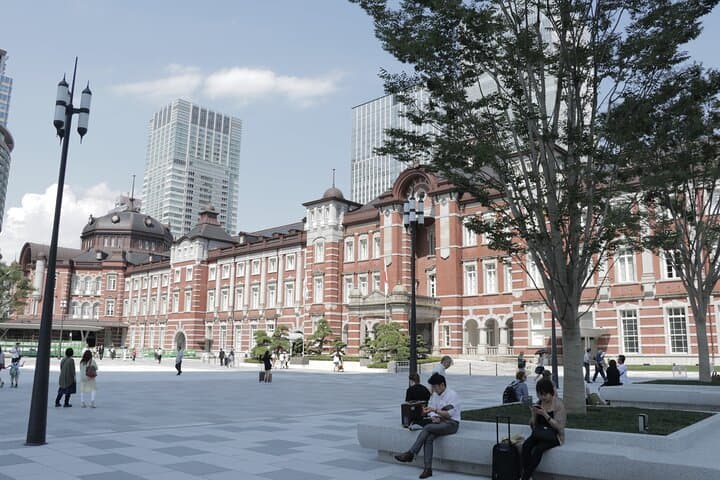 Tokyo's Imperial Palace & Nihonbashi Tour