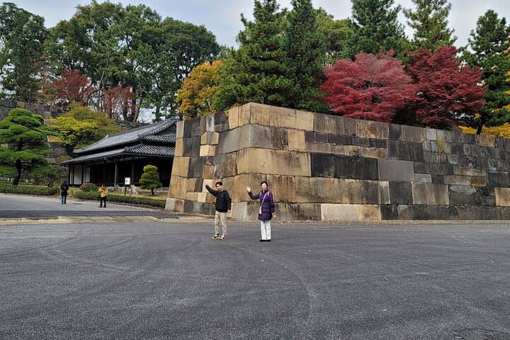 Tokyo's Imperial Palace & Nihonbashi Tour