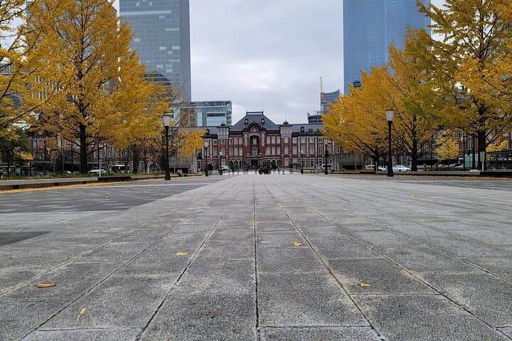 Tokyo's Imperial Palace & Nihonbashi Tour