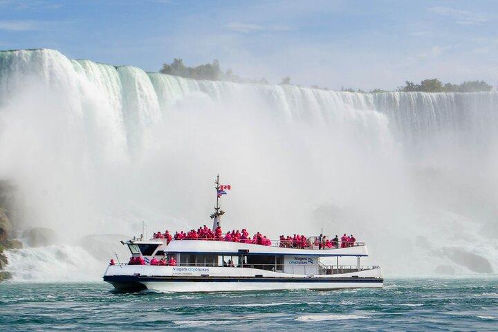 Niagara Falls Canada 3-Hour Tour with Boat and Behind the Falls