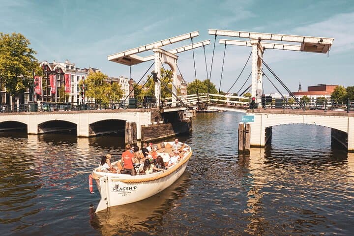Amsterdam Private Boat Tour with Unlimited Drinks