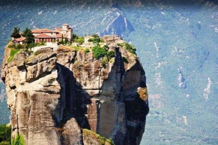 Meteora & Battlefield of Thermopylae Private Tour From Athens