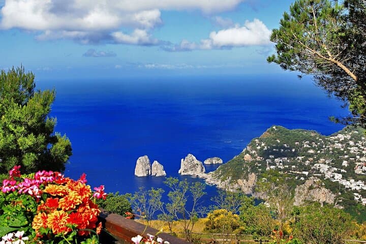 Capri Island Guided Boat Tour with Pickup from Naples