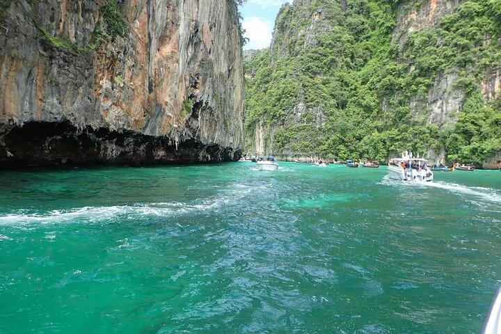 Phi Phi Islands and Maya Bay Tour by Speedboat from Krabi