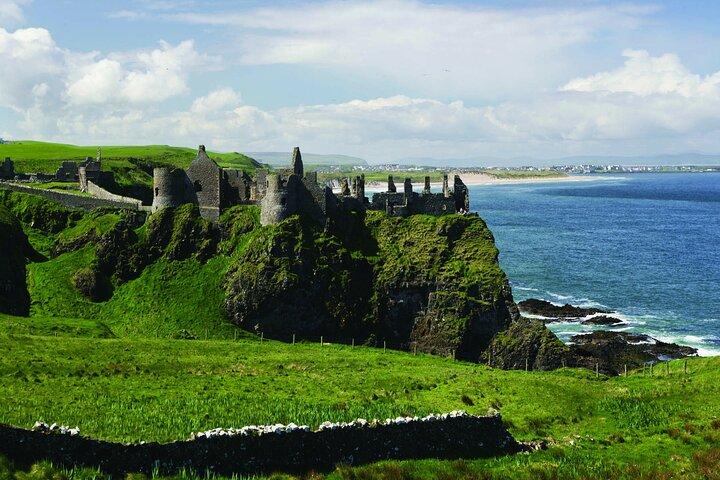 From Belfast-Giants Causeway, Dunluce Castle and Dark Hedges tour