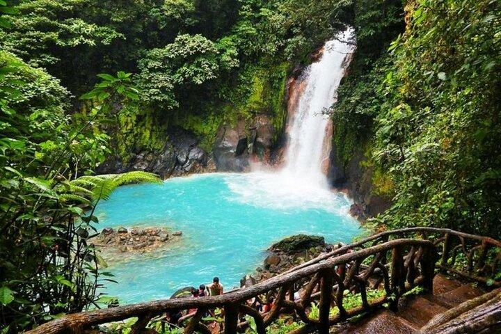 Rio Celeste Tour: Hiking, Sloth Sanctuary & Llanos de Cortes Waterfall (PRIVATE)