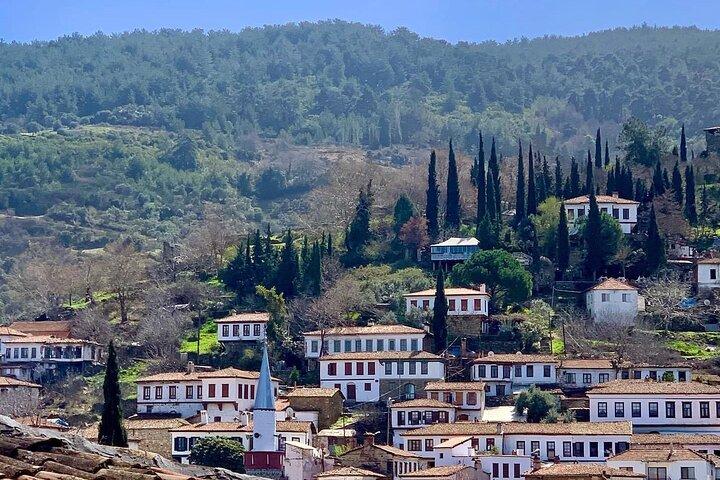 Private Traditional Turkish Breakfast & Sirince Village Tour By Locals