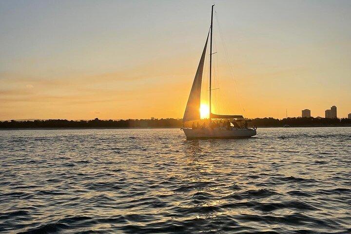 Gold Coast 2 hour Sunset Sailing Cruise with Drinks&Tasting Plate