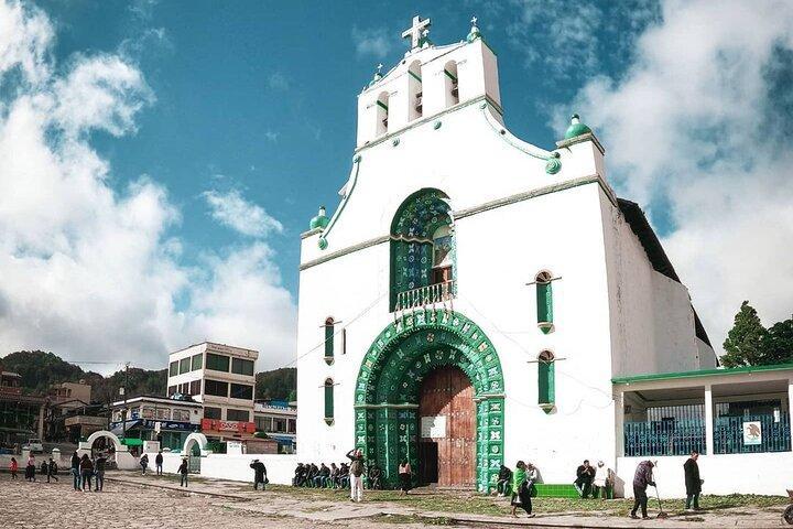 San Juan Chamula and Zinacatan from San Cristobal English Guide