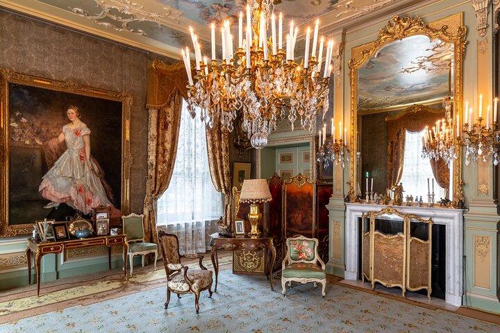 Historic Royal Tour exploring Palaces and Castles - Private tour