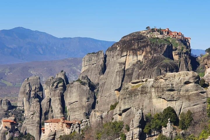 Delphi, Meteora and Thermopylae 2-Day Private Tour from Athens