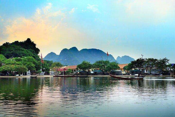Full Day Tour to Perfume Pagoda with Traditional Boat Ride