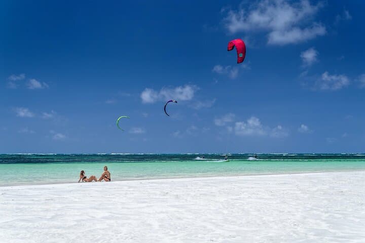 11 Days Aberdares, Samburu, Naivasha, Masai Mara & Diani Luxury Kenya Holiday