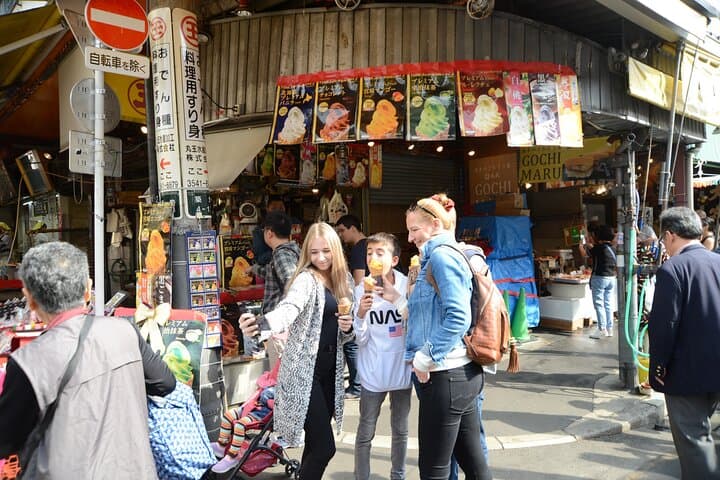 Tokyo Private Sightseeing Tour by Bike with Water Bus
