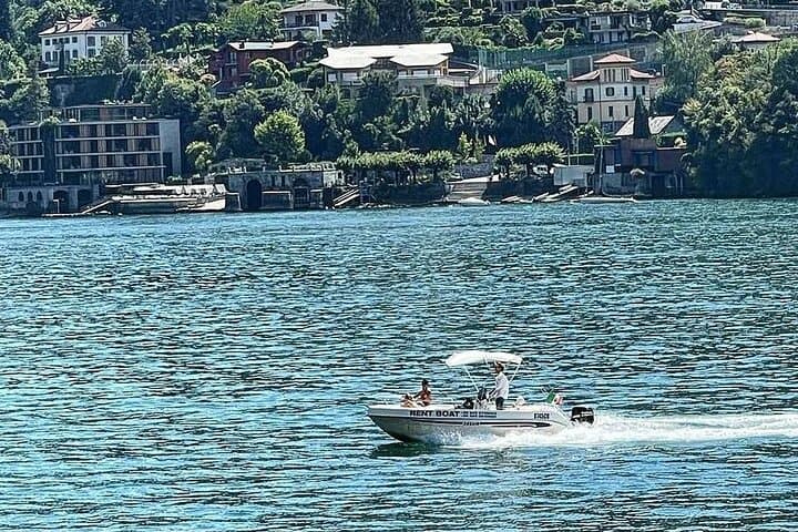 1 Hour Boat Rental Without License 40cv Engine on Lake Como