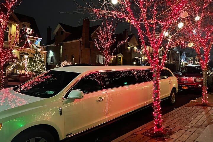 NYC Christmas Lights Tour by Limousine, SUV Or VAN. Dyker Heights