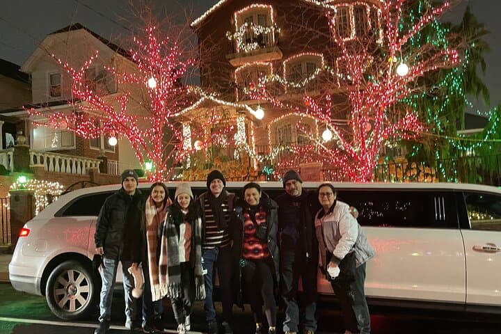 NYC Christmas Lights Tour by Limousine, SUV Or VAN. Dyker Heights