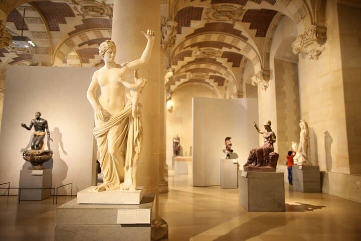 Private Tour of the Louvre Museum with Expert Guide