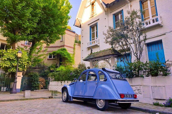 Discovery of Montmartre in a 2CV - 45 min