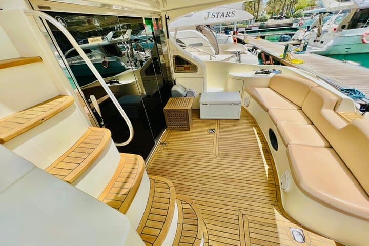 Private Luxury Yacht Tour From Dubai Marina