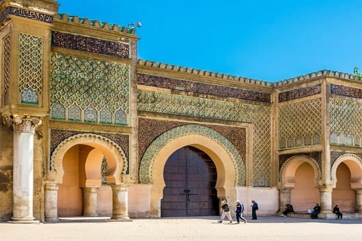 Full-Day Tour from Fez to Vollubulis, Moulay Idriss Zerhoun, Mèknes