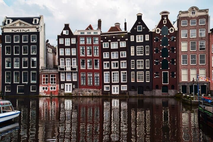 Amsterdam Scavenger Hunt & Highlights Self-Guided Walking Tour