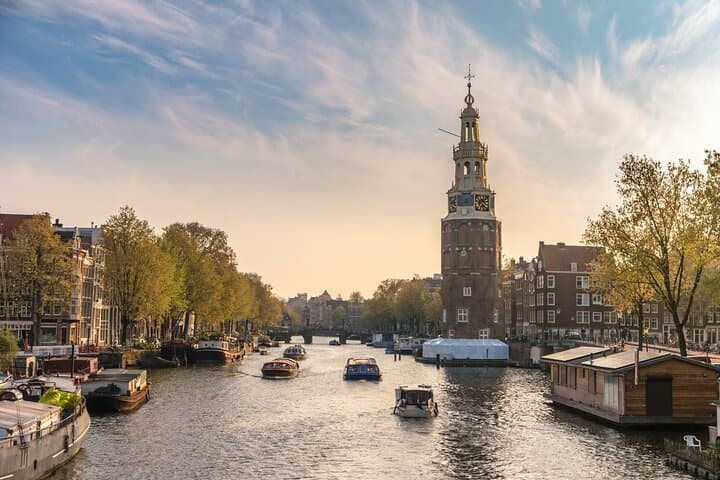 Amsterdam Scavenger Hunt & Highlights Self-Guided Walking Tour