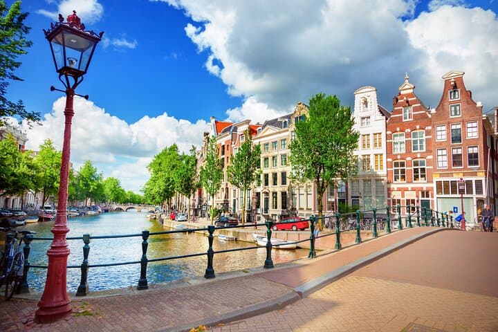 Amsterdam Scavenger Hunt & Highlights Self-Guided Walking Tour