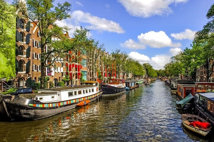Amsterdam Scavenger Hunt & Highlights Self-Guided Walking Tour
