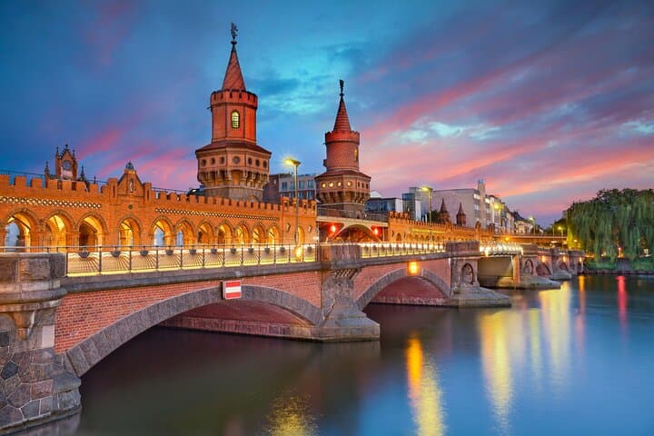 Berlin Scavenger Hunt & Highlights Self-Guided Walking Tour